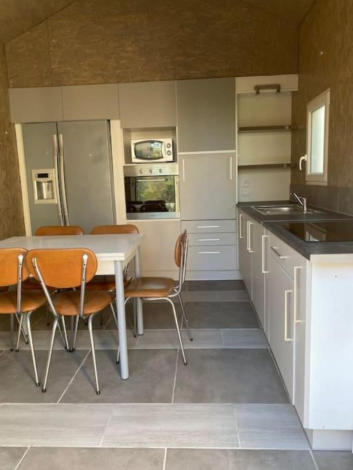 Dans Une Maison Familiale Avec Jardin A 800M De La Plage Bréville-sur-Mer Екстериор снимка